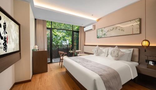 Queen Room