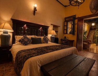 Deluxe King Suite