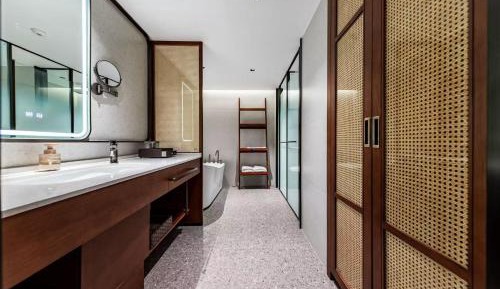 Deluxe Double or Twin Room with Mountain View