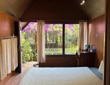 Apartment with Garden View