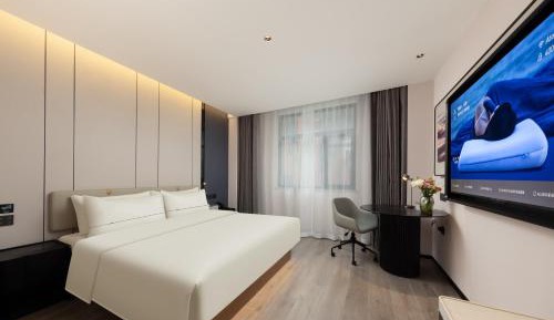 Elegant Queen Room