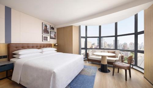 Comfort King Room with City View