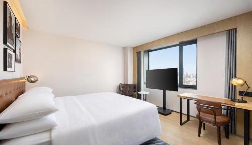 Classic King Room with City View