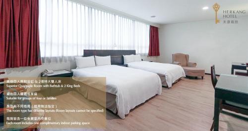 Superior Quadruple Room with bathtub