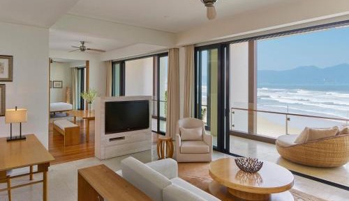 Regency Executive Ocean View Suite with Club Access
