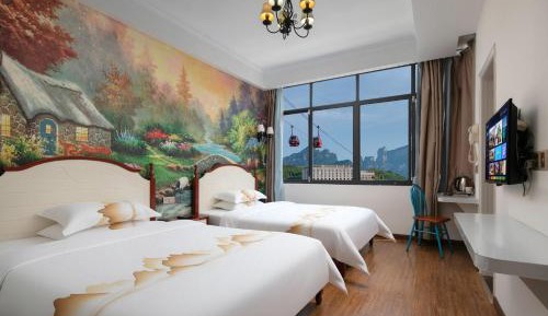 Standard Twin Room with Mountain View