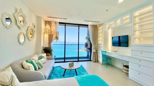 One-Bedroom Apartment with Balcony and Sea View