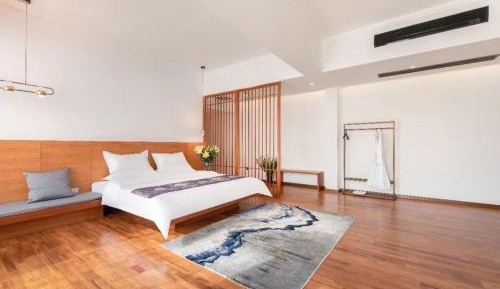 Suite with Garden View