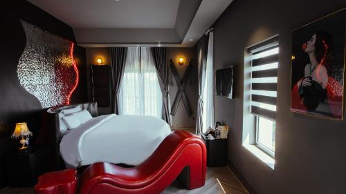Queen Suite with Spa Bath