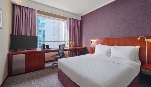 Executive Queen Room with Lounge Access