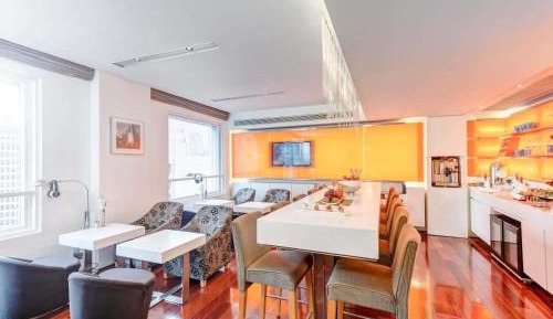 Junior Queen Suite