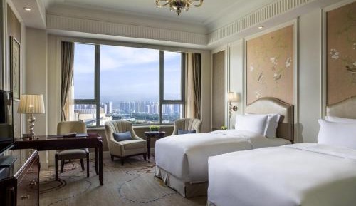 Deluxe Room Twin Beds