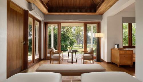 Bungalow with Two Single Beds and Garden View