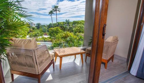 Junior King Suite with Jungle View (Adults Only)
