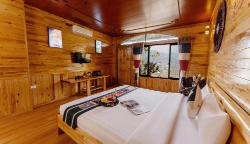 Suite with Mountain View