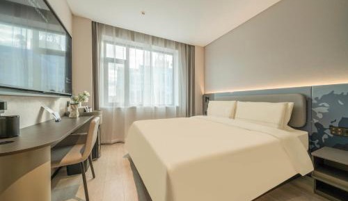 Comfort Queen Room
