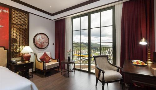 Deluxe Twin Room with Balcony and Valley View