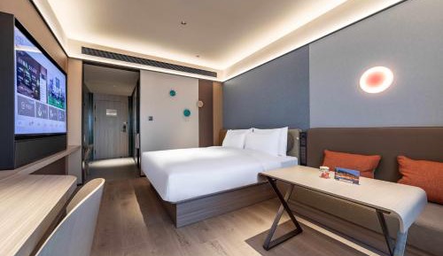 Sunshine King Room