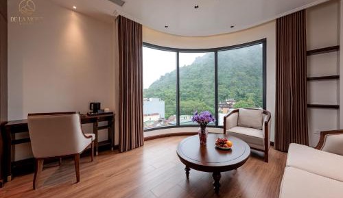 Suite with Mountain View