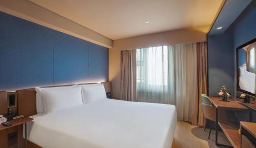 Superior King Room with View