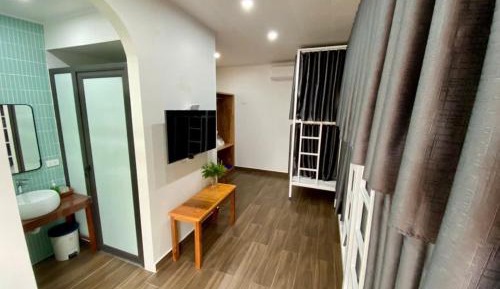6-Bed Mixed Dormitory Room