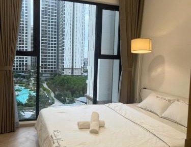 One-Bedroom Apartment with Pool View