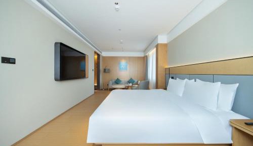 Deluxe Room (2 Adults + 1 Child)