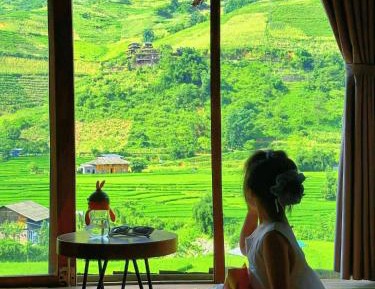 Family Room with Mountain View