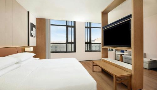 Larger King Room with Atrium View