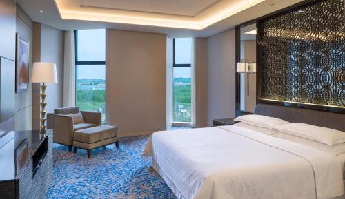 Grand Deluxe Suite, Club level, 1 Bedroom Larger Suite