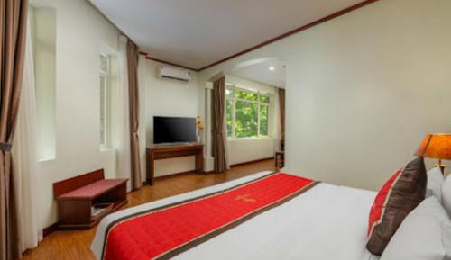 Suite with Lake View
