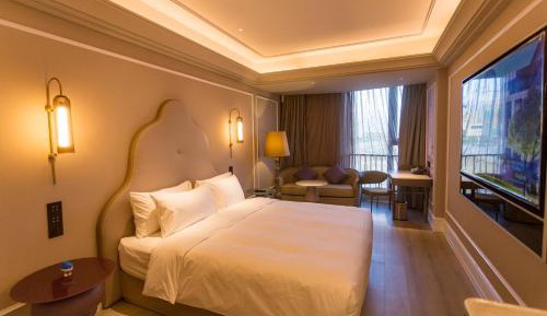 Deluxe King Room