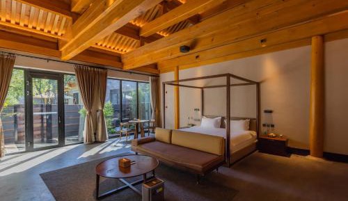 Deluxe Queen Room