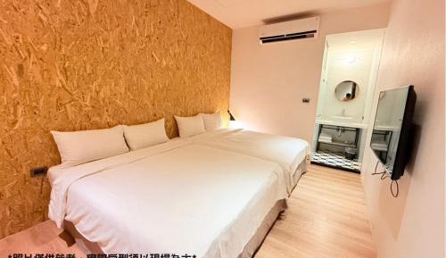Quadruple Room with Private Bathroom