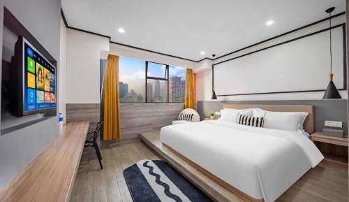 Deluxe Queen Room