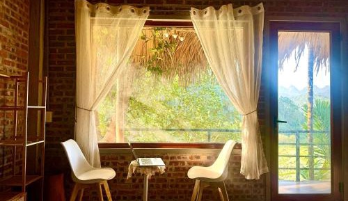 Deluxe Room (2 Adults + 1 Child)