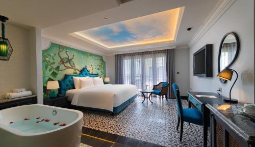 Premium Double Pool View With Balcony