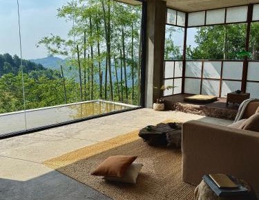 Suite with Mountain View