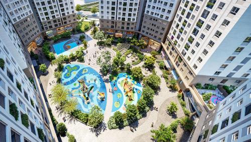 Three-Bedroom Apartment with Balcony