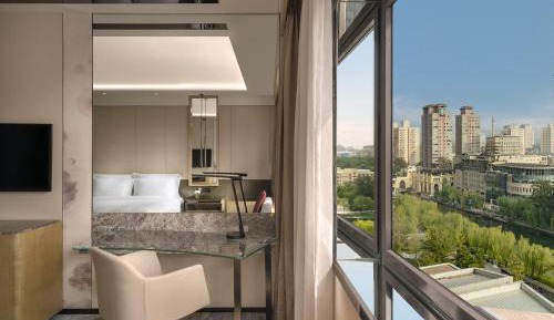 Deluxe River View Room King