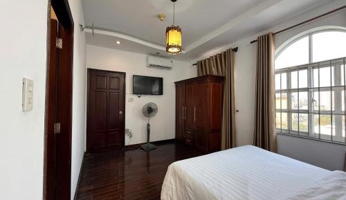 One-Bedroom Apartment with Garden View