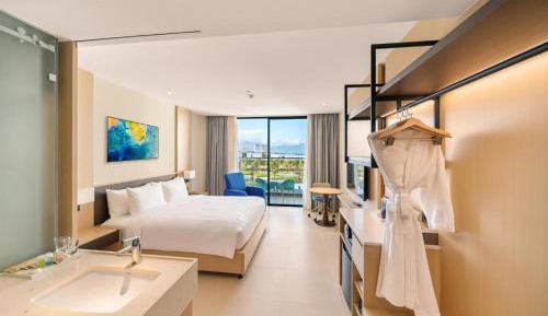 One-Bedroom Apartment with Balcony and Water View