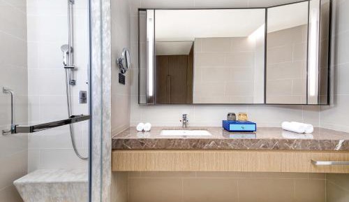 Premier Seaview King, Guest room, 1 King, Partial sea view