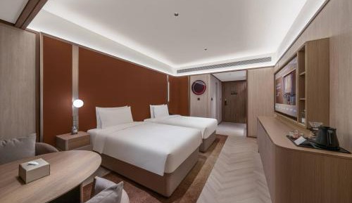 Deluxe Double Room (2 Adults + 1 Child)