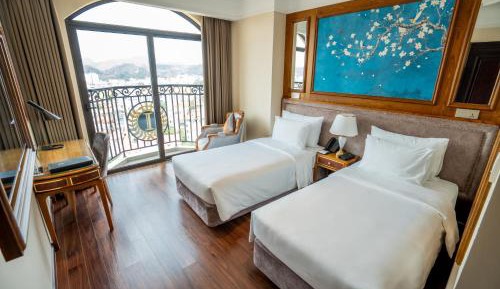 Twin Room with City View