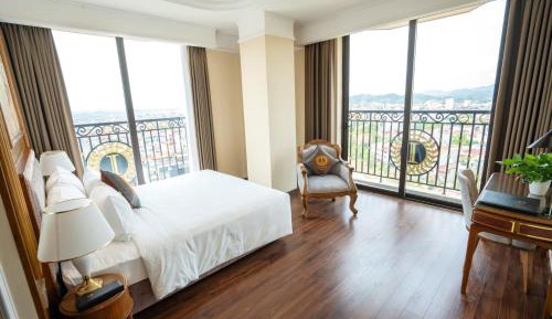 Queen Room with Balcony