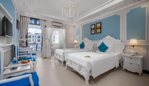  Junior Deluxe Double or Twin Room with Balcony 