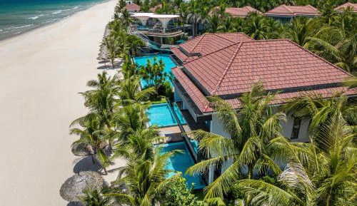 Beachfront Three-Bedroom Villa with Private Pool