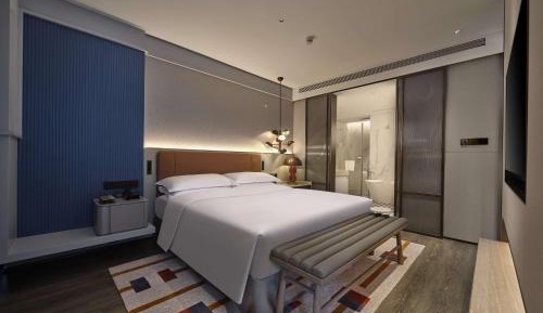 Deluxe King Suite