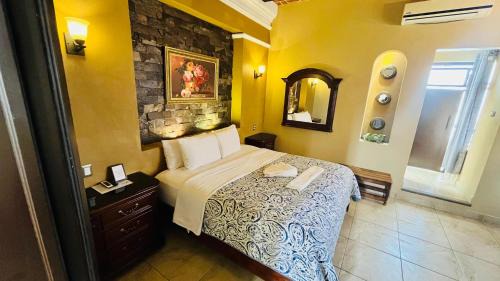 Standard Queen Room